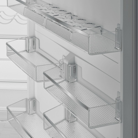 Встраиваемй холодильник Hotpoint HBT 400I